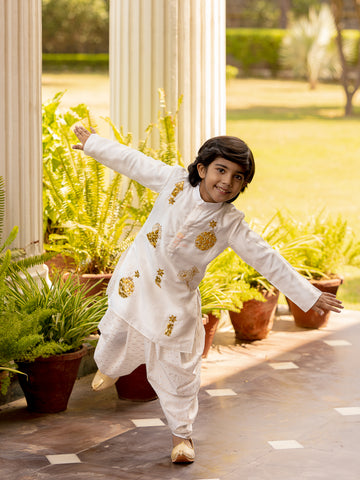 Swarna Pataka Kurta Set