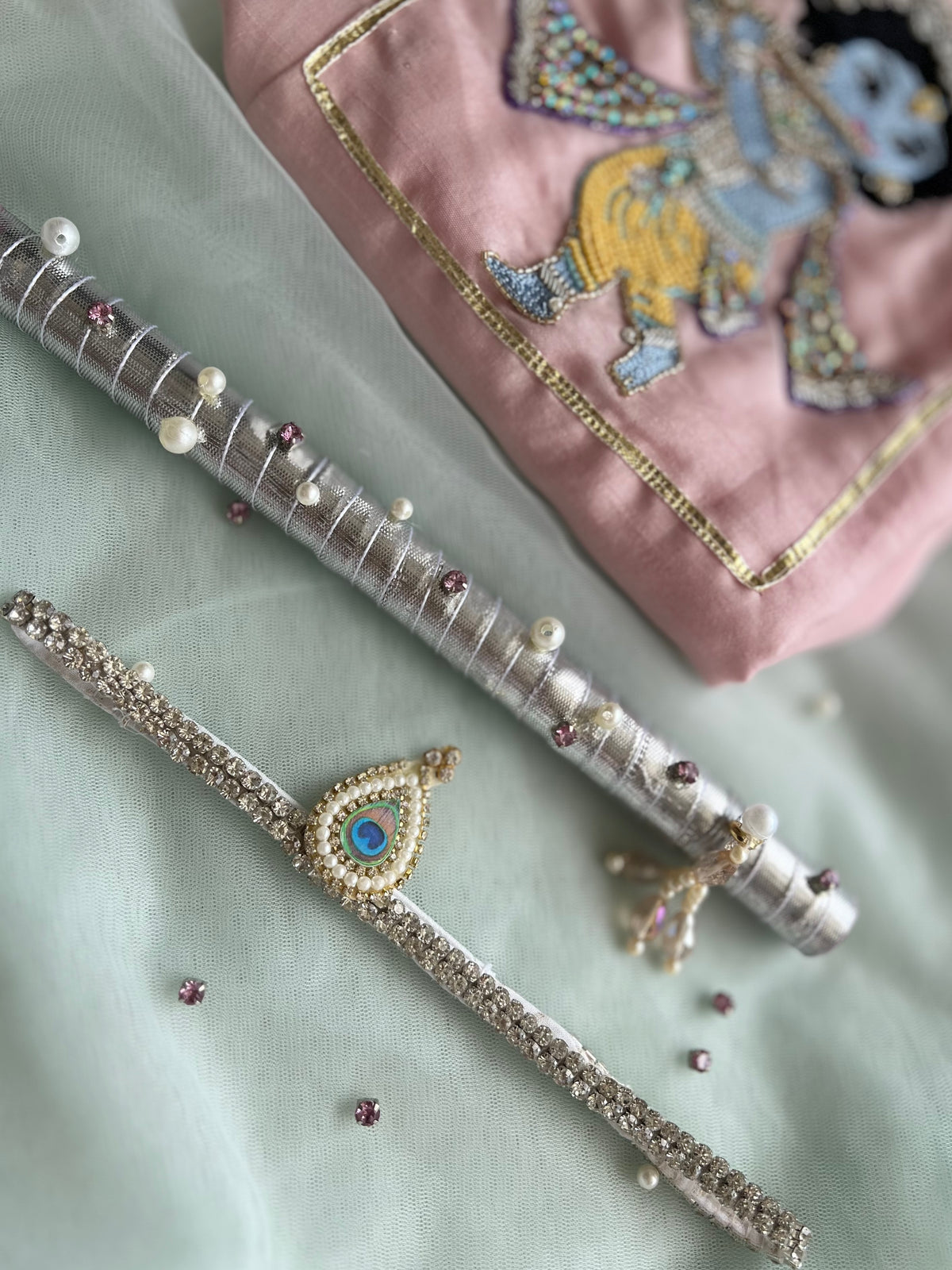 Madhur Head Accessory and Flute Set