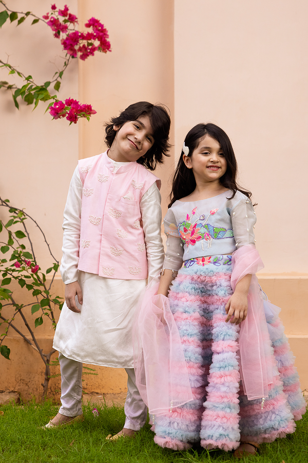 Ojas Bandi with Kurta and Pants Set