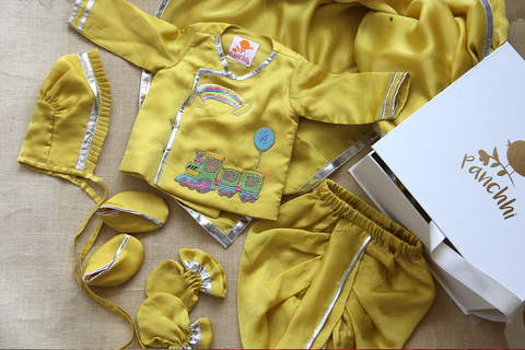 Train themed Newborn Jaamna Set